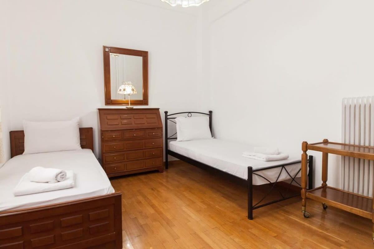 Charming Vintage 2Br Apartment With Balcony In Koukaki Atenas Exterior foto