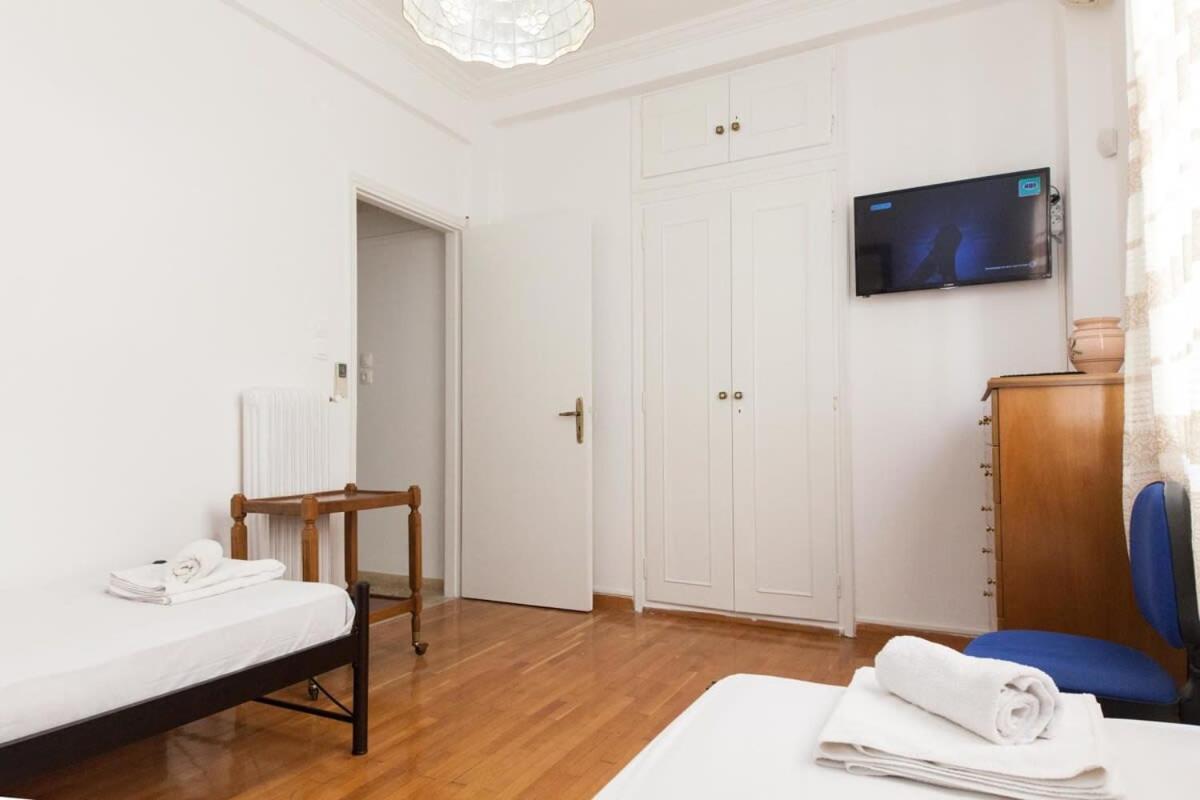 Charming Vintage 2Br Apartment With Balcony In Koukaki Atenas Exterior foto