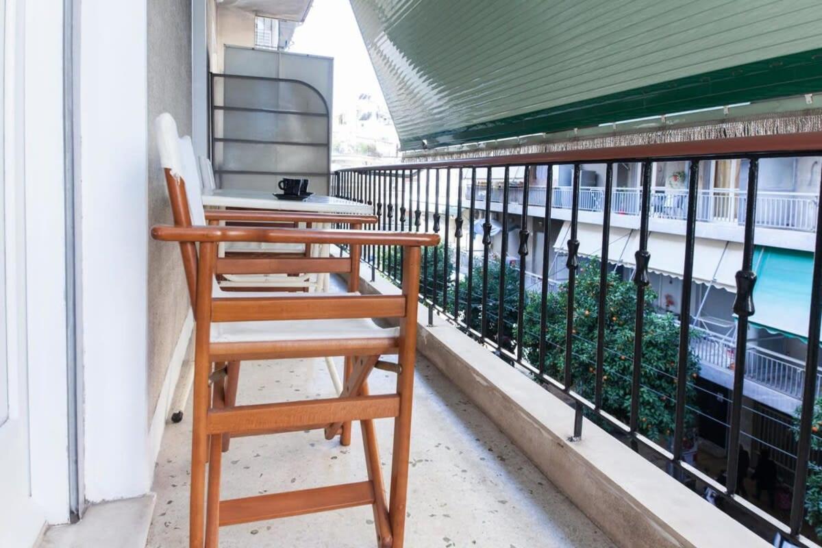 Charming Vintage 2Br Apartment With Balcony In Koukaki Atenas Exterior foto