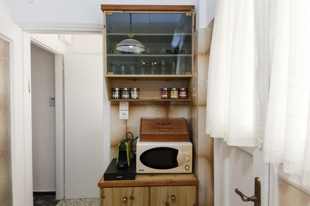 Charming Vintage 2Br Apartment With Balcony In Koukaki Atenas Exterior foto