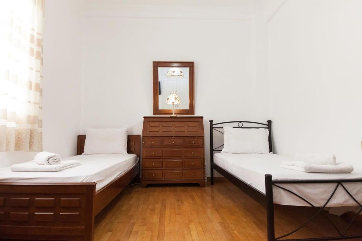 Charming Vintage 2Br Apartment With Balcony In Koukaki Atenas Exterior foto